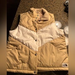 North face women’s puffer vest. EUC